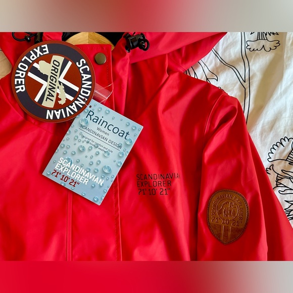 Scandinavian Explorer raincoat. Small. New with tags. Norwegian design 🇳🇴 - Picture 3 of 7